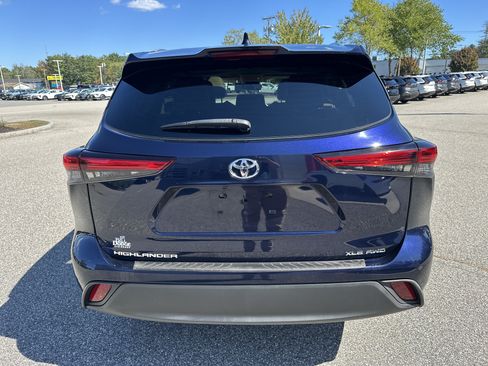 Used 2021 Toyota Highlander XLE AWD/4WD image 6