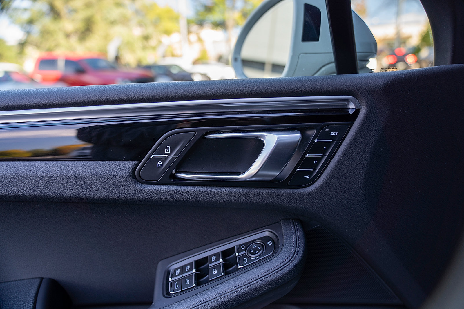 Certified 2023 Porsche Macan AWD/4WD image 16