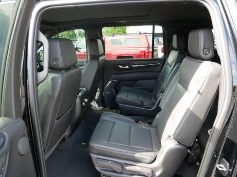 Used 2022 GMC Yukon XL Denali AWD/4WD image 11