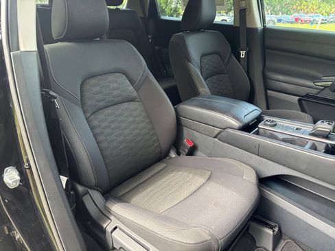 Used 2025 Nissan Pathfinder SV AWD/4WD image 39