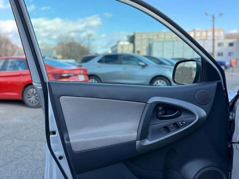 Used 2010 Toyota RAV4 2WD image 32