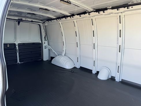 New 2026 Chevrolet Express 2500 1WT image 10