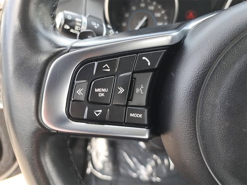 Used 2018 Jaguar XE Prestige image 16