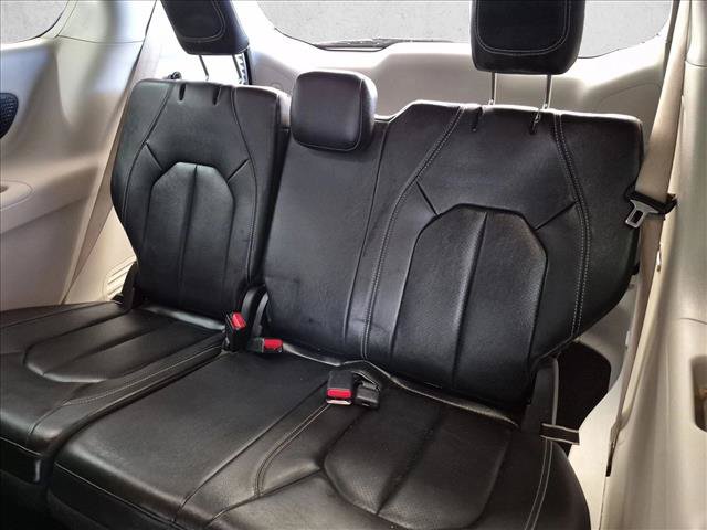 Used 2022 Chrysler Pacifica Touring-L w/ Uconnect Theater Family Group FWD image 28