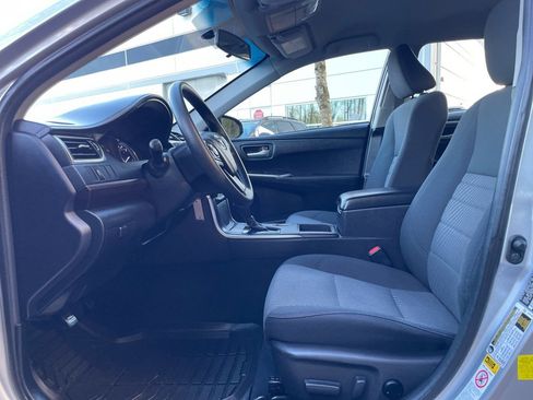 Used 2016 Toyota Camry LE image 17