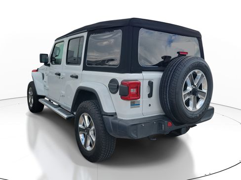 Used 2020 Jeep Wrangler Unlimited Sahara image 3