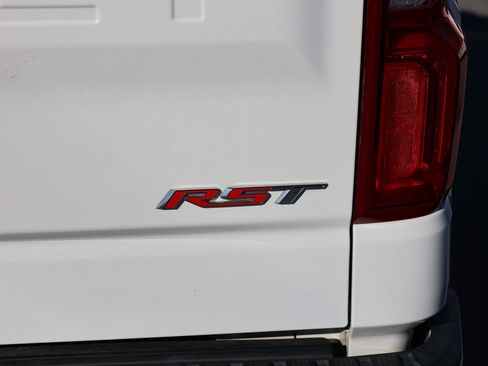 Used 2019 Chevrolet Silverado 1500 RST image 12