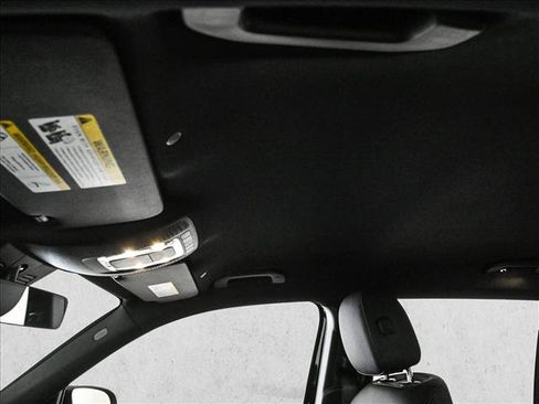 Certified 2025 Mercedes-Benz GLB 250 4MATIC w/ Exclusive Package image 17