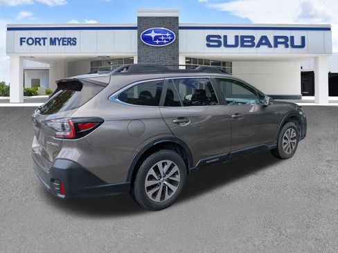 Used 2022 Subaru Outback Premium image 4