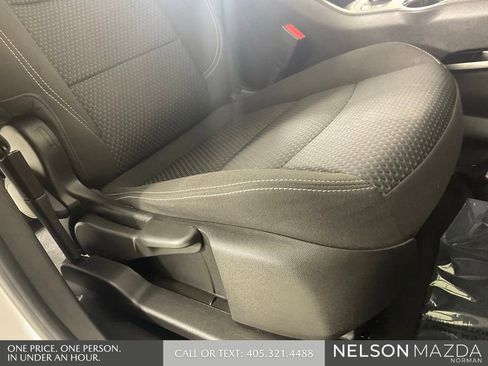 Used 2022 GMC Terrain SLE w/ Driver Convenience Package FWD image 19