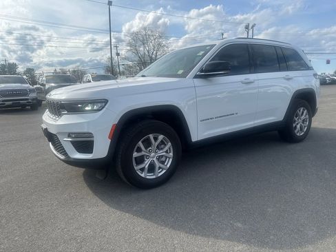 Used 2023 Jeep Grand Cherokee Limited AWD/4WD image 2