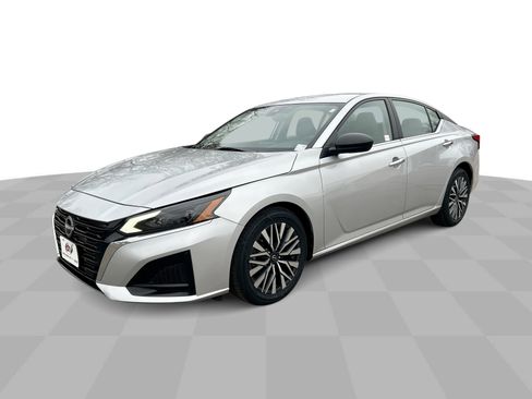 Used 2024 Nissan Altima 2.5 SV image 5