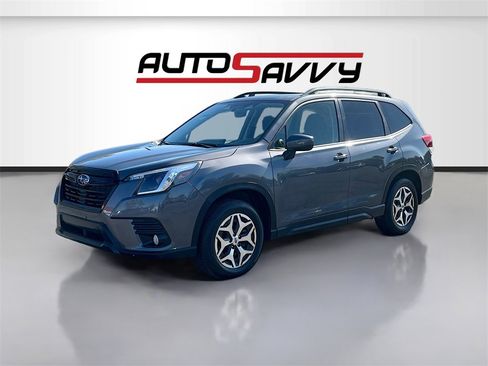 Used 2022 Subaru Forester Premium image 3