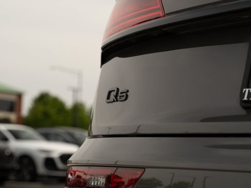 Certified 2025 Audi Q5 e Premium Plus w/ Premium Plus Package AWD/4WD image 32