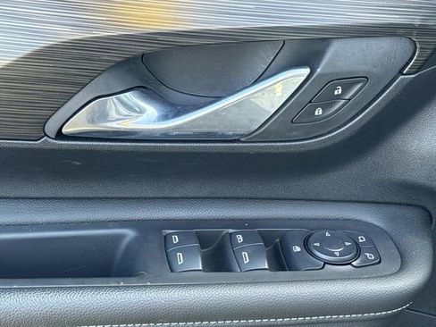 Used 2024 GMC Terrain SLE image 25