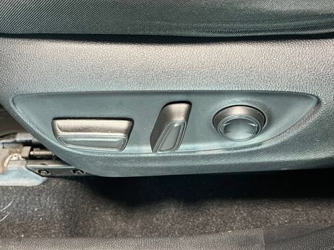 Used 2021 Toyota RAV4 XLE w/ Convenience Package AWD/4WD image 17