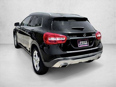 Used 2020 Mercedes-Benz GLA 250 4MATIC w/ Premium Package image 4