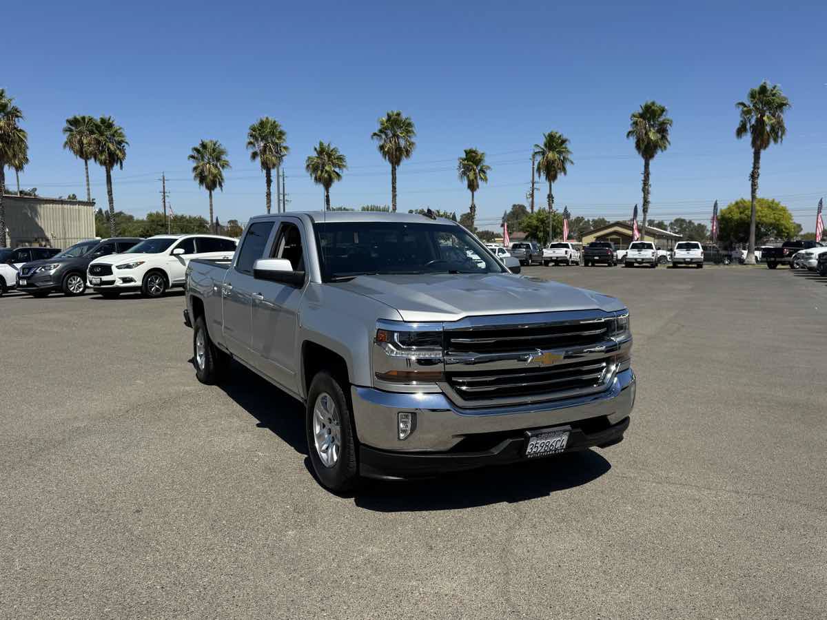 Used 2018 Chevrolet Silverado 1500 LT w/ All Star Edition AWD/4WD image 3