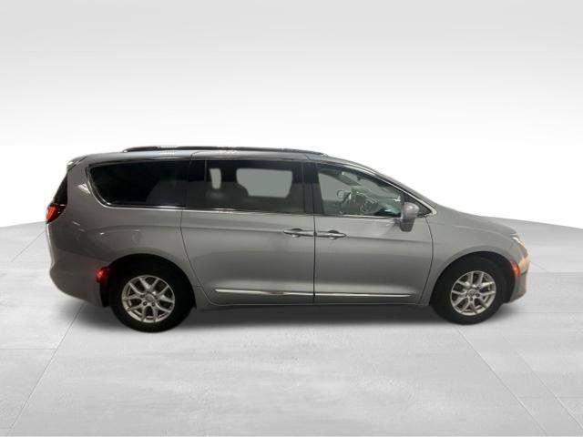 Used 2020 Chrysler Pacifica Touring-L FWD image 6