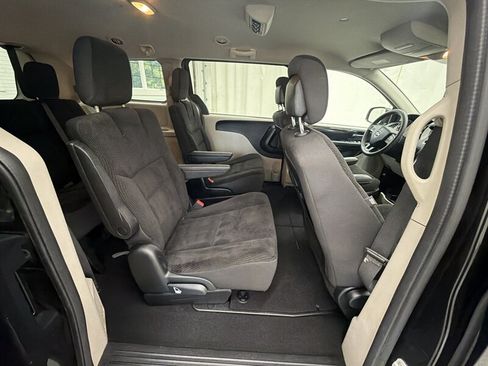Used 2018 Dodge Grand Caravan SE w/ UConnect Hands-Free Group FWD image 14