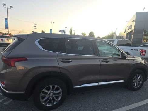 Used 2019 Hyundai Santa Fe SEL AWD/4WD image 4