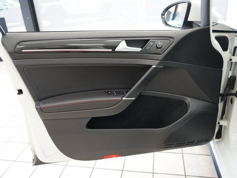 Used 2017 Volkswagen GTI SE FWD image 23