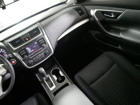 Used 2016 Nissan Altima 2.5 S w/ Power Driver Seat Package image 11