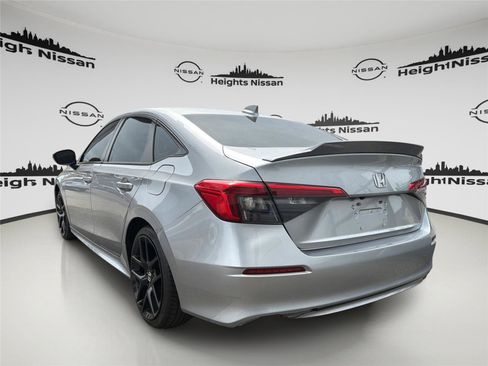 Used 2023 Honda Civic Sport image 2