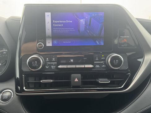Used 2023 Toyota Highlander L image 12