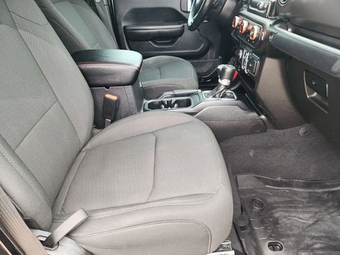 Used 2021 Jeep Gladiator Sport image 9