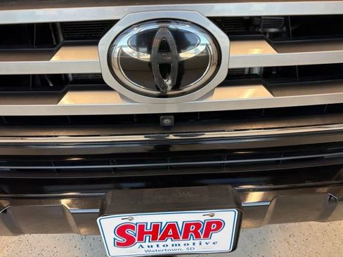 Used 2021 Toyota Tacoma Limited AWD/4WD image 3