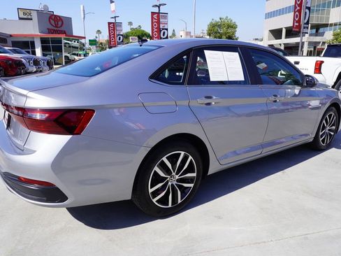 Used 2025 Volkswagen Jetta SE image 7