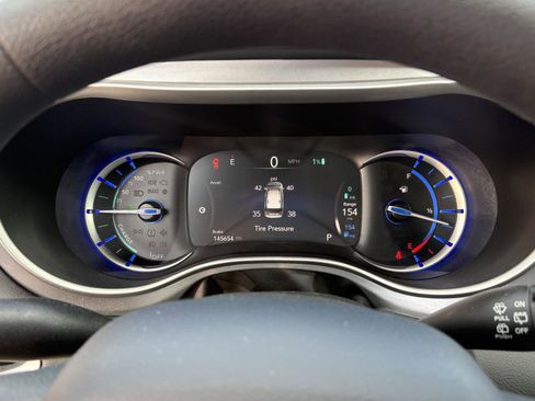 Used 2018 Chrysler Pacifica Touring Plus image 8