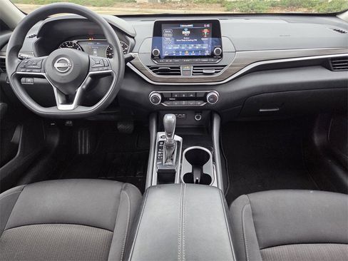 Used 2024 Nissan Altima 2.5 SV image 8