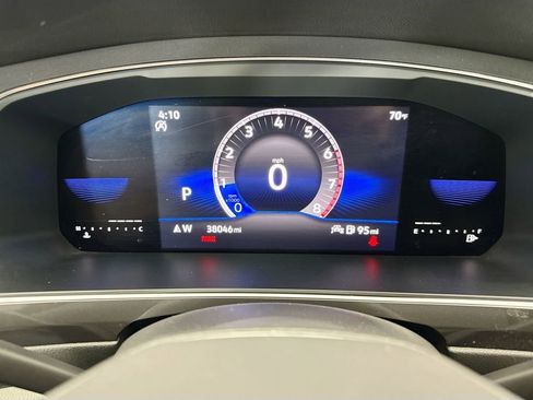 Certified 2023 Volkswagen Tiguan SE w/ Panoramic Sunroof Package image 32