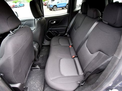 Used 2023 Jeep Renegade Latitude AWD/4WD image 16