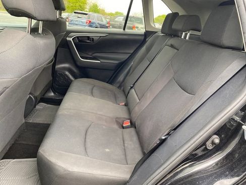 Used 2021 Toyota RAV4 LE FWD image 17