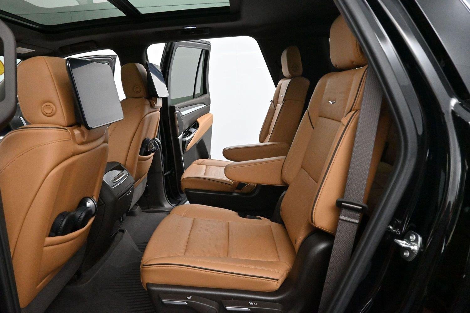 Certified 2025 Cadillac Escalade Premium Luxury AWD/4WD image 32