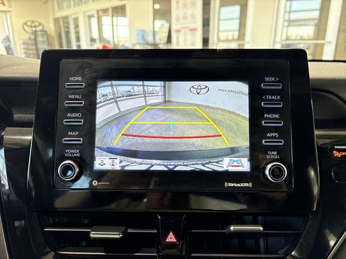 Used 2024 Toyota Camry SE w/ Convenience Package image 18