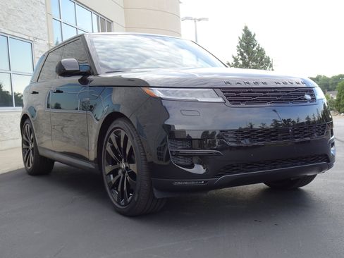 Certified 2025 Land Rover Range Rover Sport SE AWD/4WD image 5