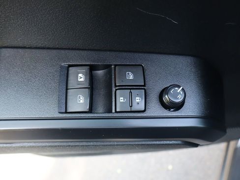 Used 2020 Toyota Tacoma SR image 28