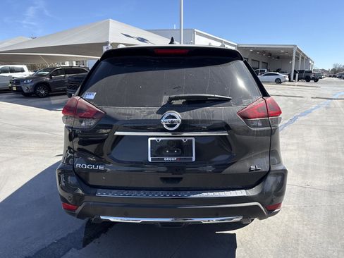 Used 2019 Nissan Rogue SL w/ Premium Package image 4