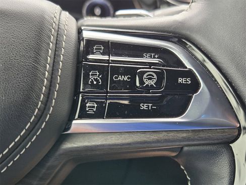 Used 2022 Jeep Grand Cherokee Overland w/ Adv Protech Group III image 24