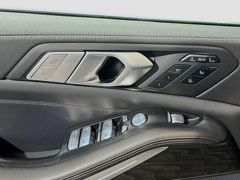 Used 2022 BMW X7 xDrive40i w/ Premium Package image 14