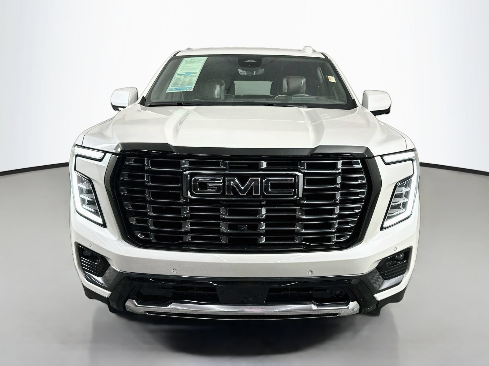 Used 2025 GMC Yukon Denali Ultimate w/ LPO, Floor Liner Package AWD/4WD image 2