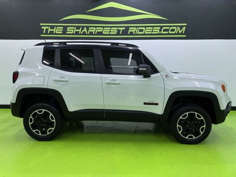 Used 2016 Jeep Renegade Trailhawk AWD/4WD image 10