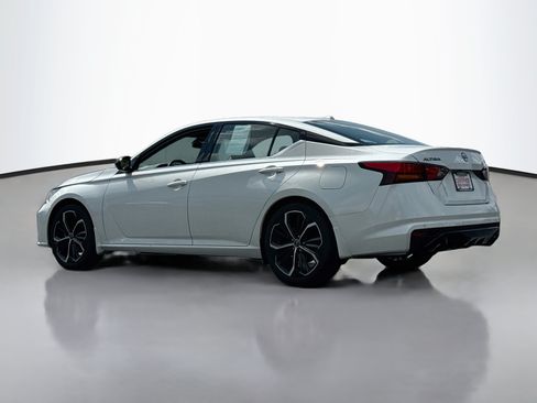 Used 2024 Nissan Altima 2.5 SR w/ SR Premium Package FWD image 5