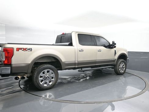 Used 2018 Ford F250 Lariat w/ Chrome Package image 5