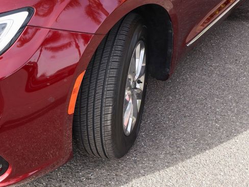 Used 2021 Chrysler Pacifica Touring-L w/ Uconnect Theater Family Group image 44