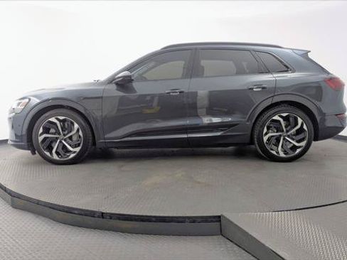 Used 2024 Audi Q8 e-tron Premium Plus w/ Premium Plus Package AWD/4WD image 3
